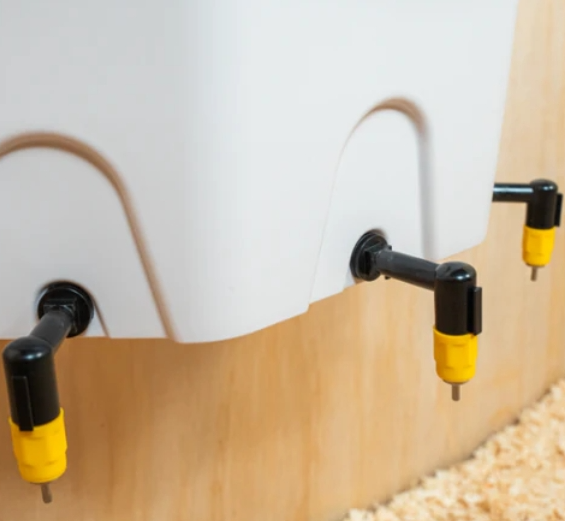 AviAqua 8L drinker + 3 drinking nipples - The Chook Barn