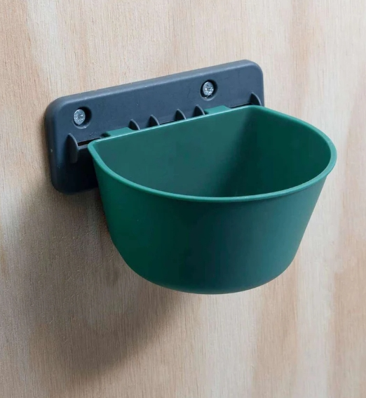 Mesh Feeder/Drinker clip on various sizes - The Chook Barn